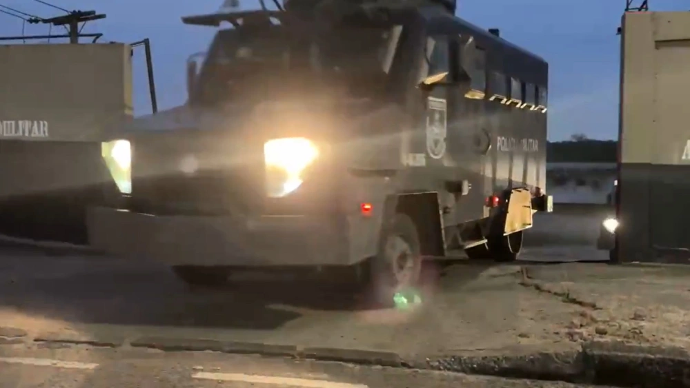 Operasi besar-besaran geng di Rio de Janeiro, Brazil. [x @GovRJ]